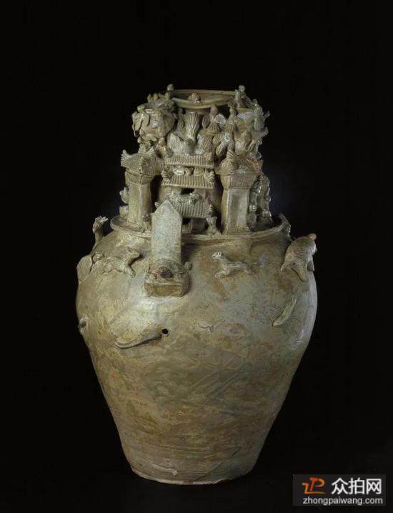 三国吴青釉堆塑谷仓罐，现藏北京故宫博物院