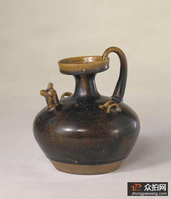 东晋德清窑黑釉鸡首壶，现藏北京故宫博物院